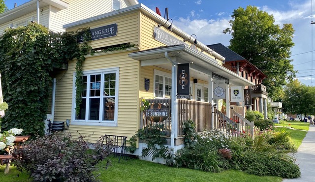 Auberge Le Sunshine - Café-bistro
