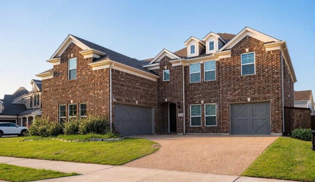 Aubrey 5BR Group Stay - Yard Garage & Fireplace