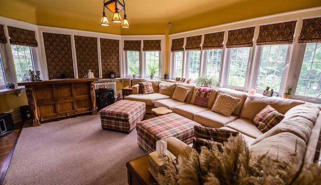 Avonview Manor- Experience Gracious Service with Style - Wickie's Aye Light