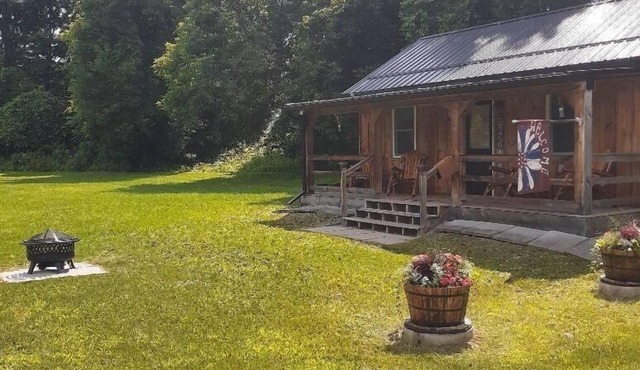 Ayers' Acres ~ Cabin 4, cozy near Corning-Watkins Glen-Finger Lakes sleeps 4