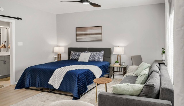 Azalea: Studio Apt, 4 minute walk to A&M
