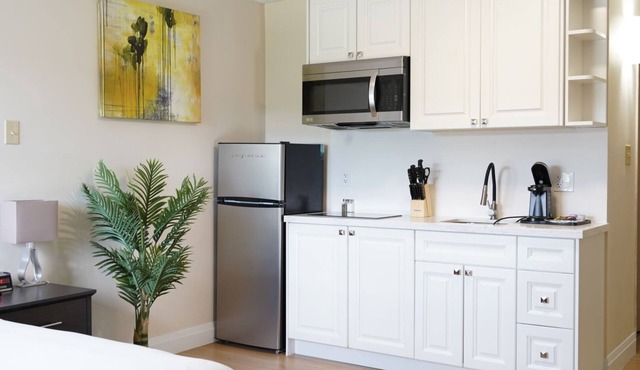 Bachelor Apt on Niagara Gorge w/free parking & breakfast!