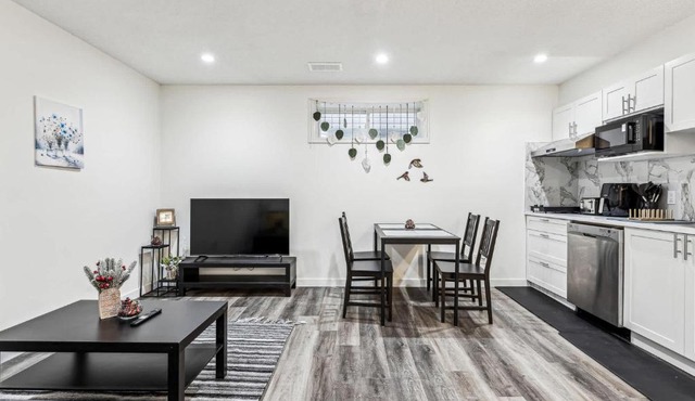 Basement Suite in Calgary - Short Drive to Banff