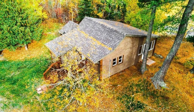 Bay View at White Pine Retreat - Super Cozy Cabin with Beautiful woodwork