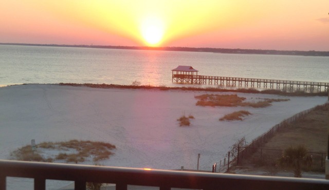 Beachfront Condo with large balcony facing the Gulf-No Fees by Owner