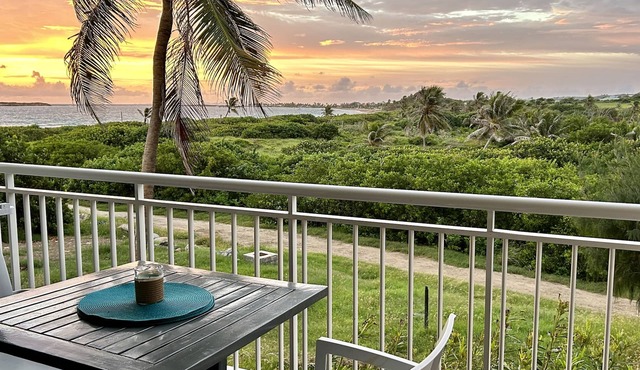 Beachfront Orient Bay 1‑BR Condo Mont Vernon Balcony Pool Fast Wi‑Fi in Cul de Sac