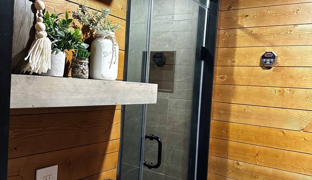 Beamsville Rustic Modern Suites