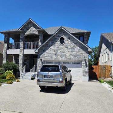 Beautiful 3 bedrooms, 2 bathrooms, 4 beds sleep 8, basement close to Falls