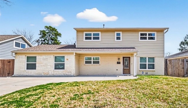 Beautiful 3-bedroom house with AC in fantastic Houston neighborhood