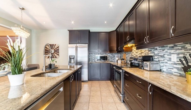 Beautiful 4 bed/3 Bath Home Away From Home