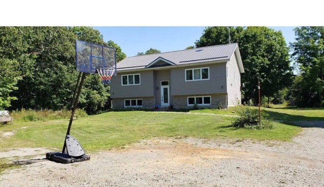 Beautiful 4 Bedroom 2bath Cottage on 3 Acre Wooded Land