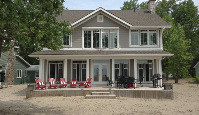 Beautiful Beachfront Family Cottage