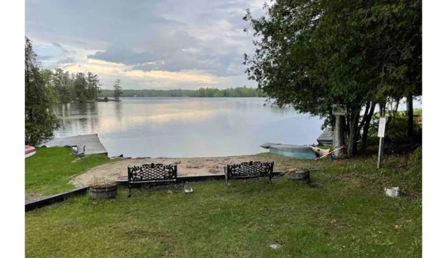 Beautiful Lake Front Cottage