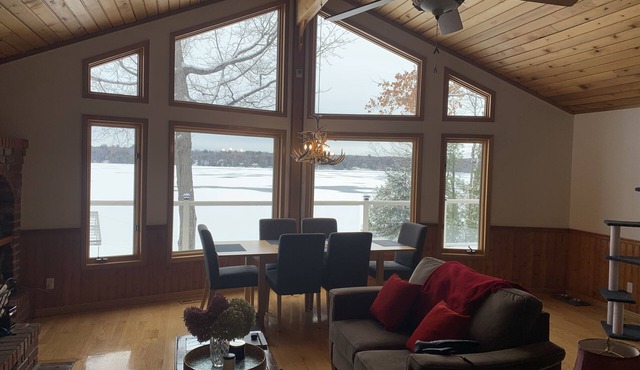 Beautiful Lakefront Cottage with separate loft and private dock