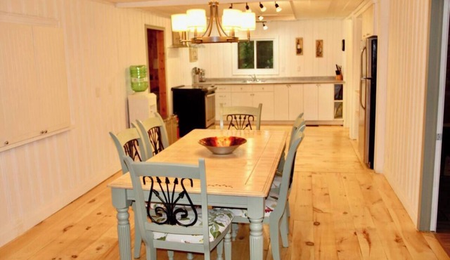 Beautiful year round cottage in Minden, great for families & sledders!