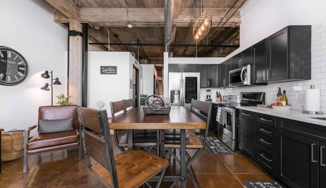 Behren's Loft - a downtown experience!