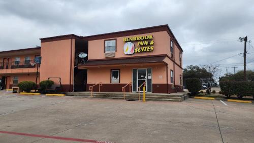 Benbrook Inn & Suites