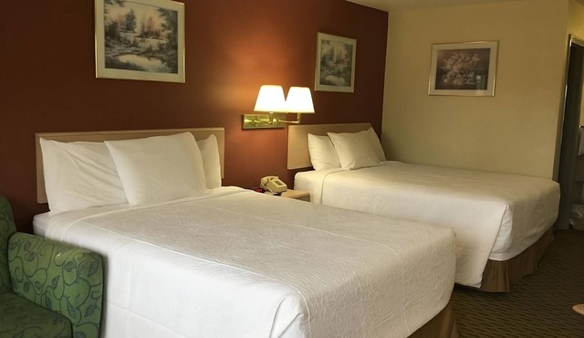 Best Pick for a Staycation in Cabot! Comes w/Free Parking & Breakfast, Pool!