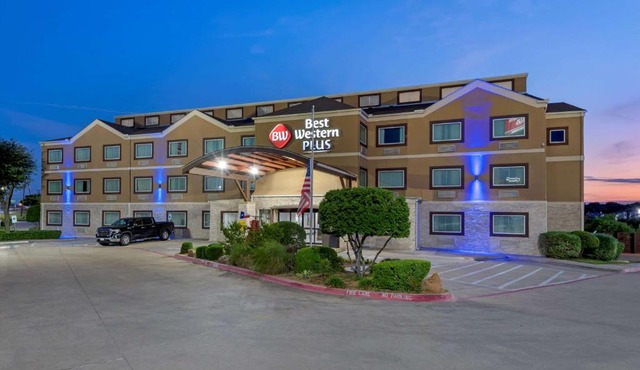 Best Western Plus Arlington North Hotel & Suites