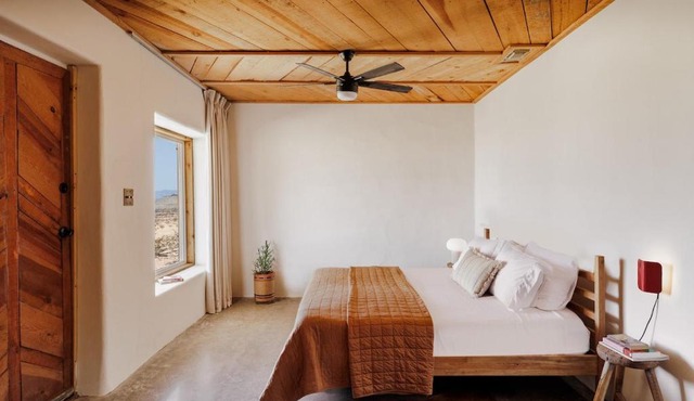 Big Bend Escape - Designer Adobe w Mountain Views