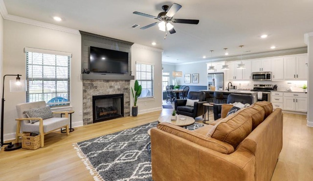 Biking Haven: Charming Bella Vista Home w/Games!