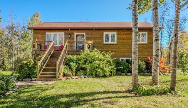 Black Bear Cottage - Cozy 4-Season Cottage w/Hot Tub