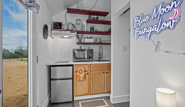 Blue Moon-pet friendly tiny home!