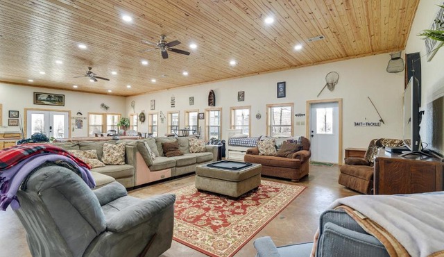 Boat Launch On-Site: Lakefront Toledo Bend Getaway
