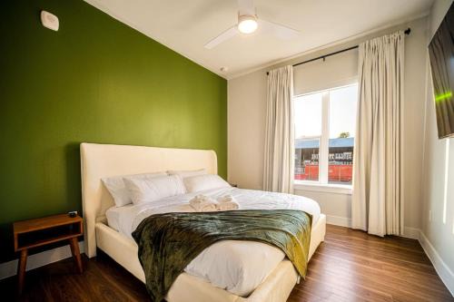 Boho Luxe Apt with Resort Pool, Laundry, Parking