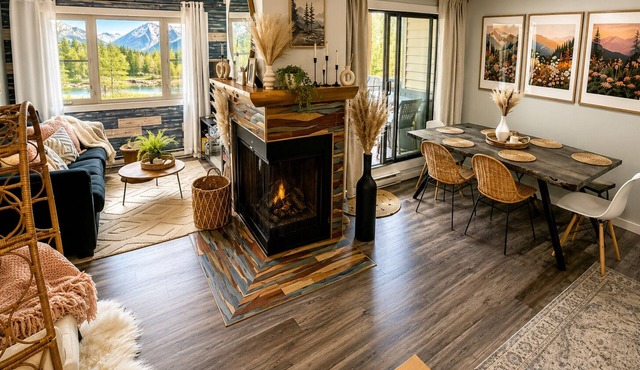 Boho theme, Ground floor patio with green space and creek view. 2 min to gondola