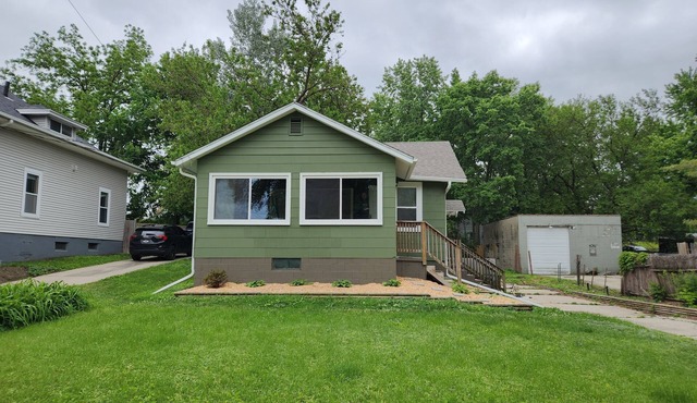 Boulder Bungalow - Fully Furnished - 7 minutes to Downtown Des Moines