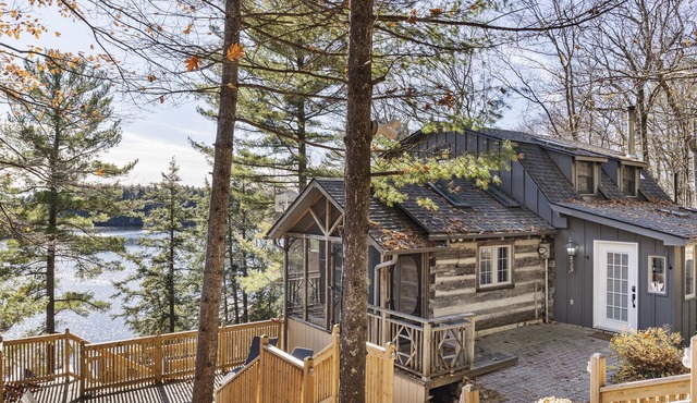 Boyd's Cabin Retreat - A Rustic Muskoka Treasure