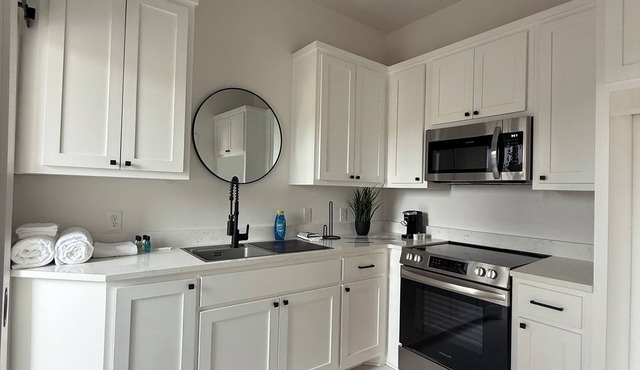 Brand new Studio Style one-bedroom, Kitchen & Bathroom- Downtown & Lake Skiatook