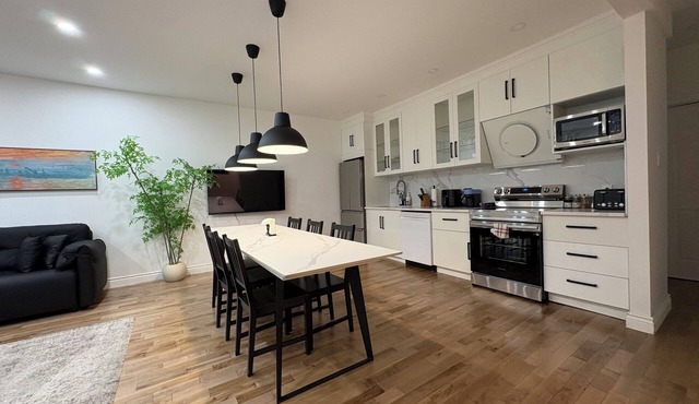 Bright 3BR Upper Duplex w/Patio – New Renovated