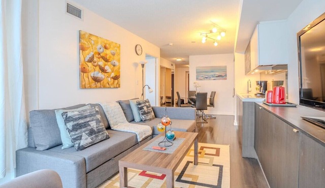 Bright City 1BR Walk Everywhere Sleeps 4