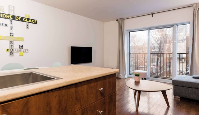 Bright Loft HoMa 308 with Private Rooftop & AC