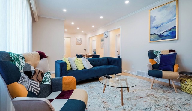 Bright, Modern & Cozy Getaway Home near Toronto