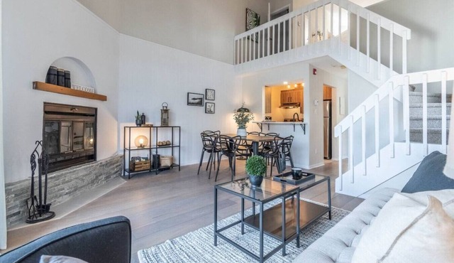 Bright & Modern Lac Tremblant Condo + Views