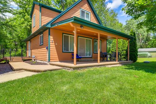 Brooklyn Cottage w/Dock - Steps To Wamplers Lake!