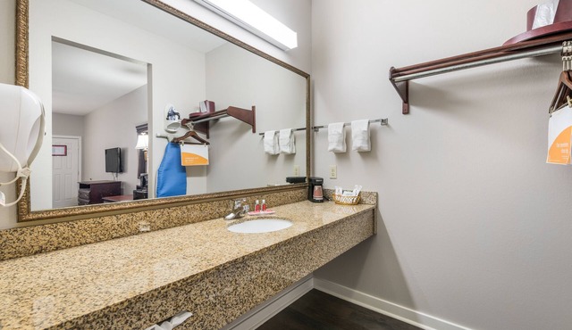 Bryant Inn & Suites