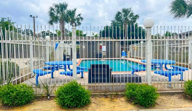 Budget-Friendly 2 - Units Near Jinks Pond – Suitable for Families + Travelers