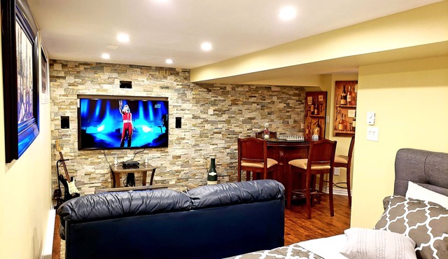 Cozy house in Montreal West | Fully equipped | Large groups | Close to airport