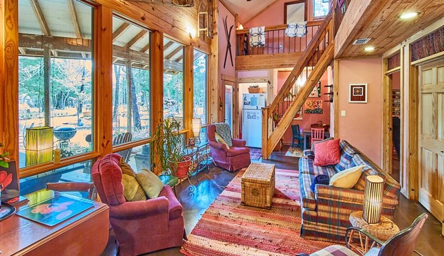 Cabin+Lodge in Woods, Pet Friendly, Accessible