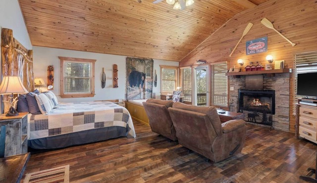 Cabin w/King Bed, Jacuzzi + View
