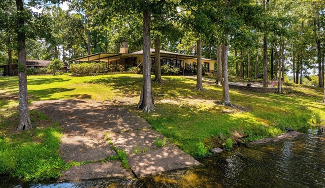 Caroline Pointe Hideaway a peaceful retreat on Cotile Lake in Central Louisiana