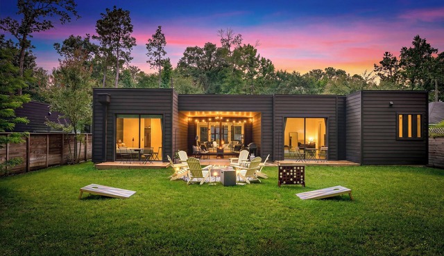 CASA GRANADA - 5 Bed 4 Bath + FirePit + Patio + Large Backyard + TV's
