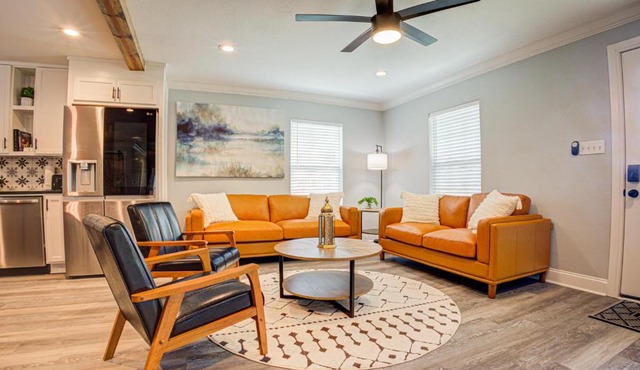 Casablanca Waco 5 mins from Baylor and Magnolia with Hot Tub,Firepit, Pet Friendly
