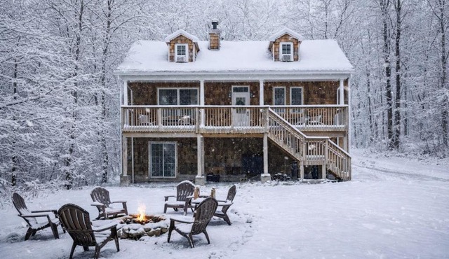 Catskill Cabin with Firepit & Indoor Jacuzzi Tub in Catskill