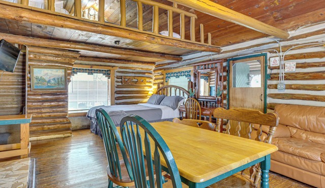 'Cedar Falls Cabin 1' Near Arbuckle Mtn Trails