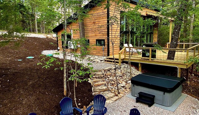 Cedar Hill Cabin 2 bed 2 bath cabin in the Ozarks Hot Tub